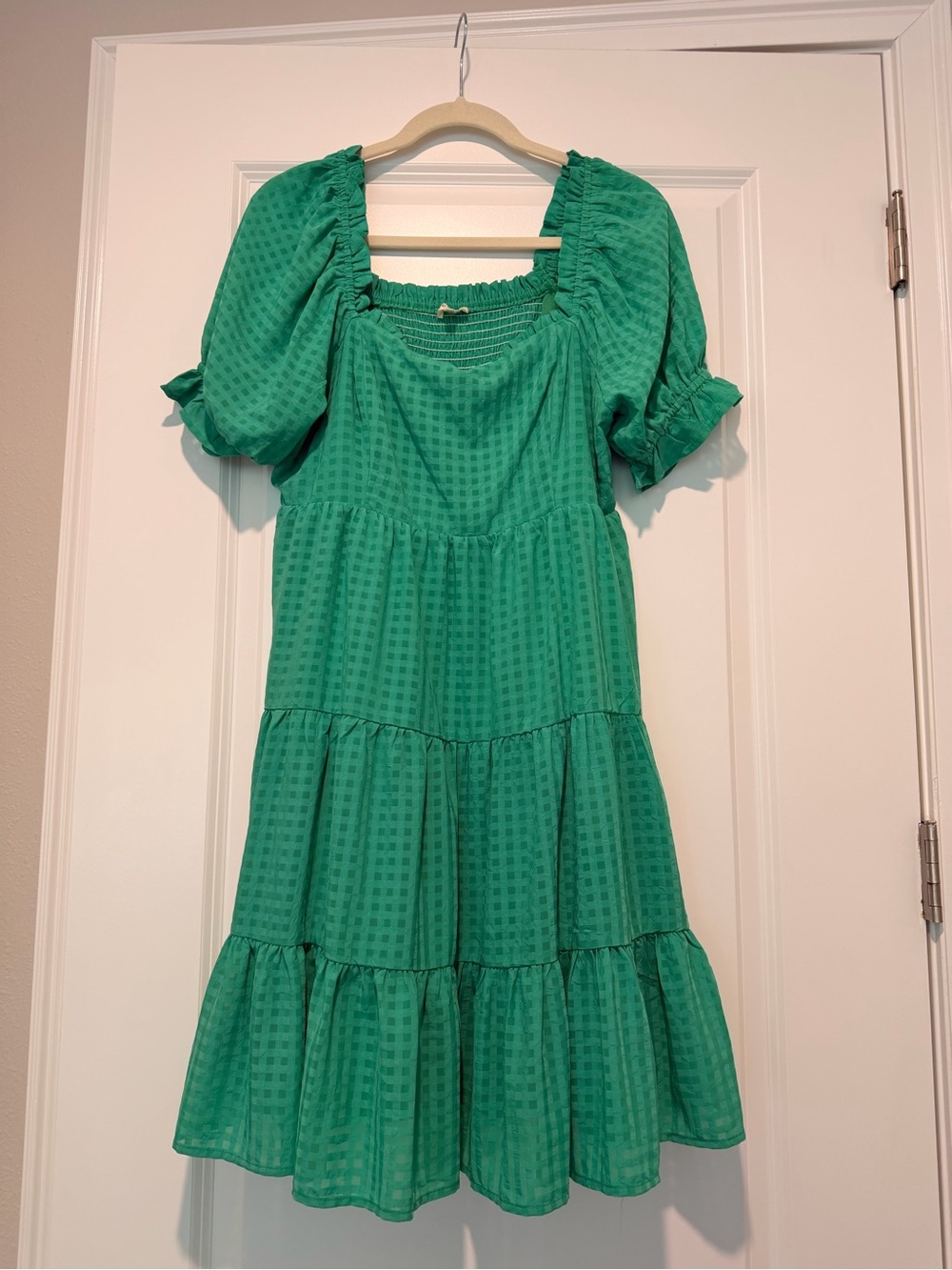 JODIFL Emerald Green Puff-Sleeve Tiered Midi Dress